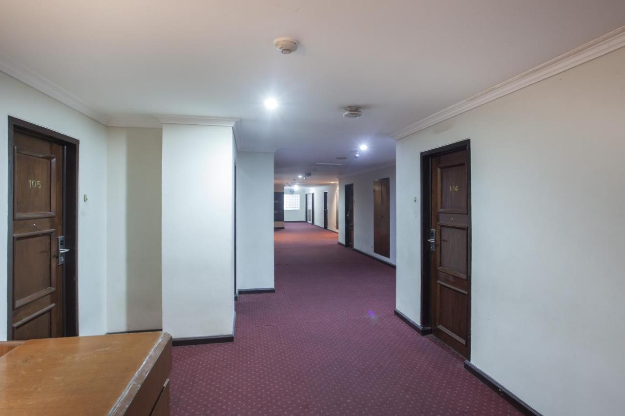 Hotel Reddoorz Plus @ Surabaya City Center Zewnętrze zdjęcie