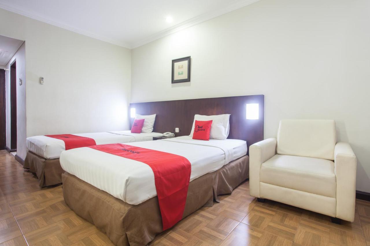 Hotel Reddoorz Plus @ Surabaya City Center Zewnętrze zdjęcie