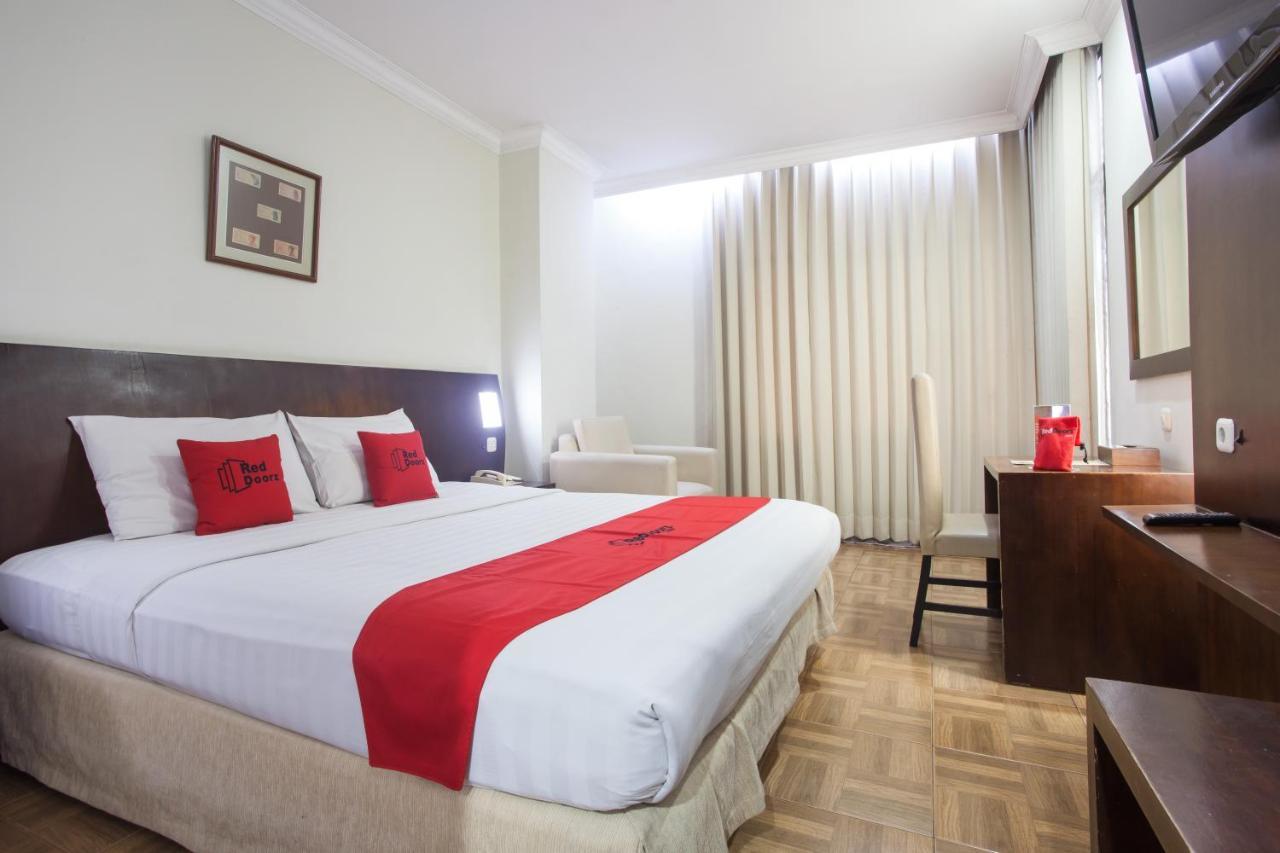 Hotel Reddoorz Plus @ Surabaya City Center Zewnętrze zdjęcie