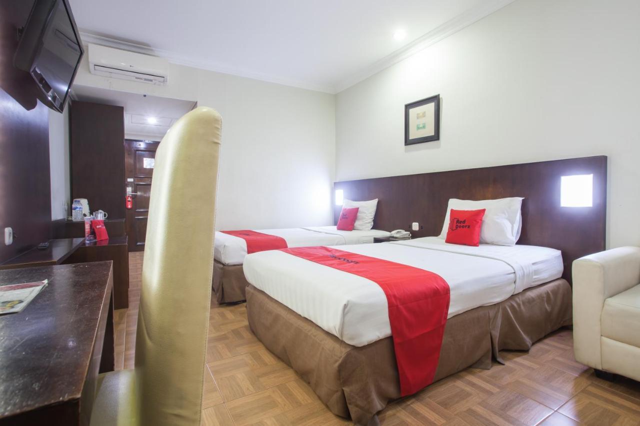 Hotel Reddoorz Plus @ Surabaya City Center Zewnętrze zdjęcie