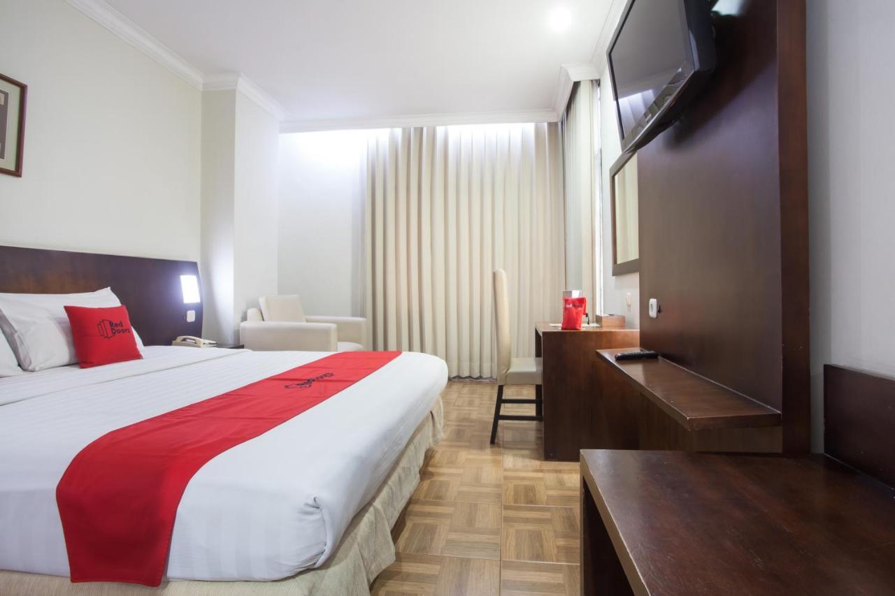 Hotel Reddoorz Plus @ Surabaya City Center Zewnętrze zdjęcie