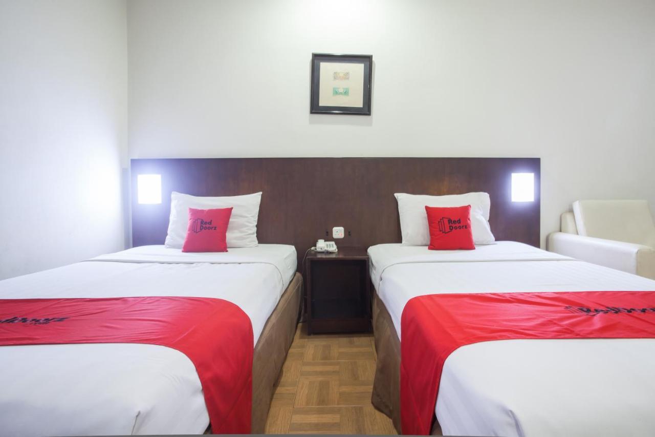 Hotel Reddoorz Plus @ Surabaya City Center Zewnętrze zdjęcie