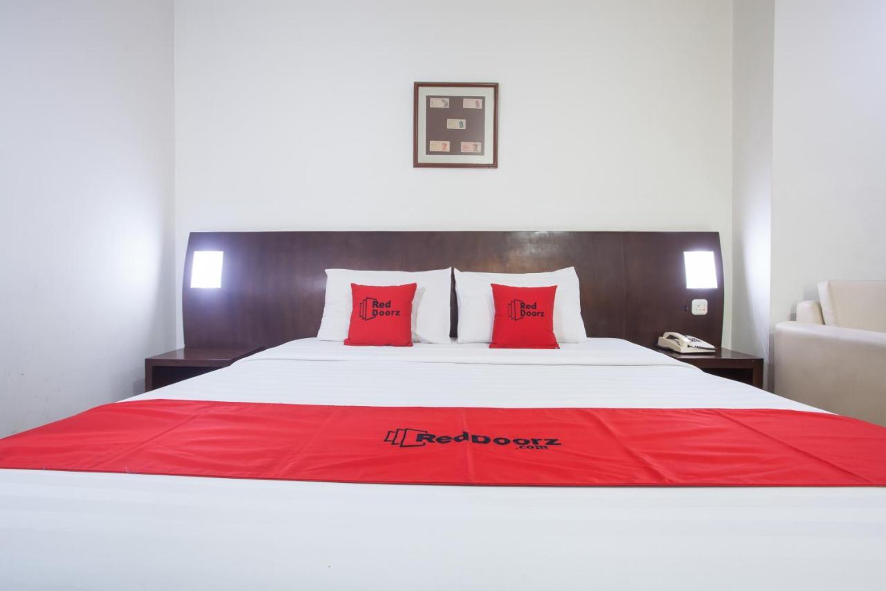 Hotel Reddoorz Plus @ Surabaya City Center Zewnętrze zdjęcie