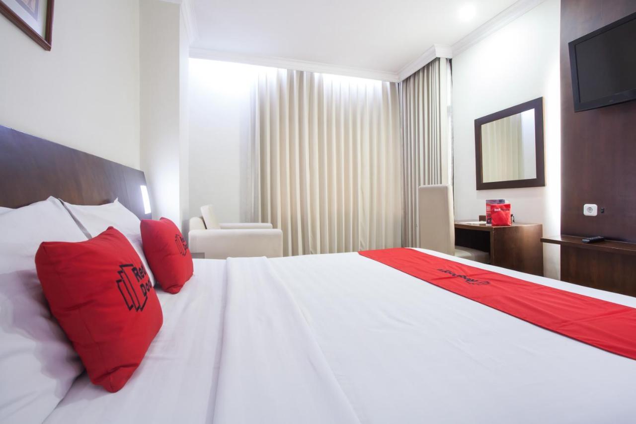 Hotel Reddoorz Plus @ Surabaya City Center Zewnętrze zdjęcie